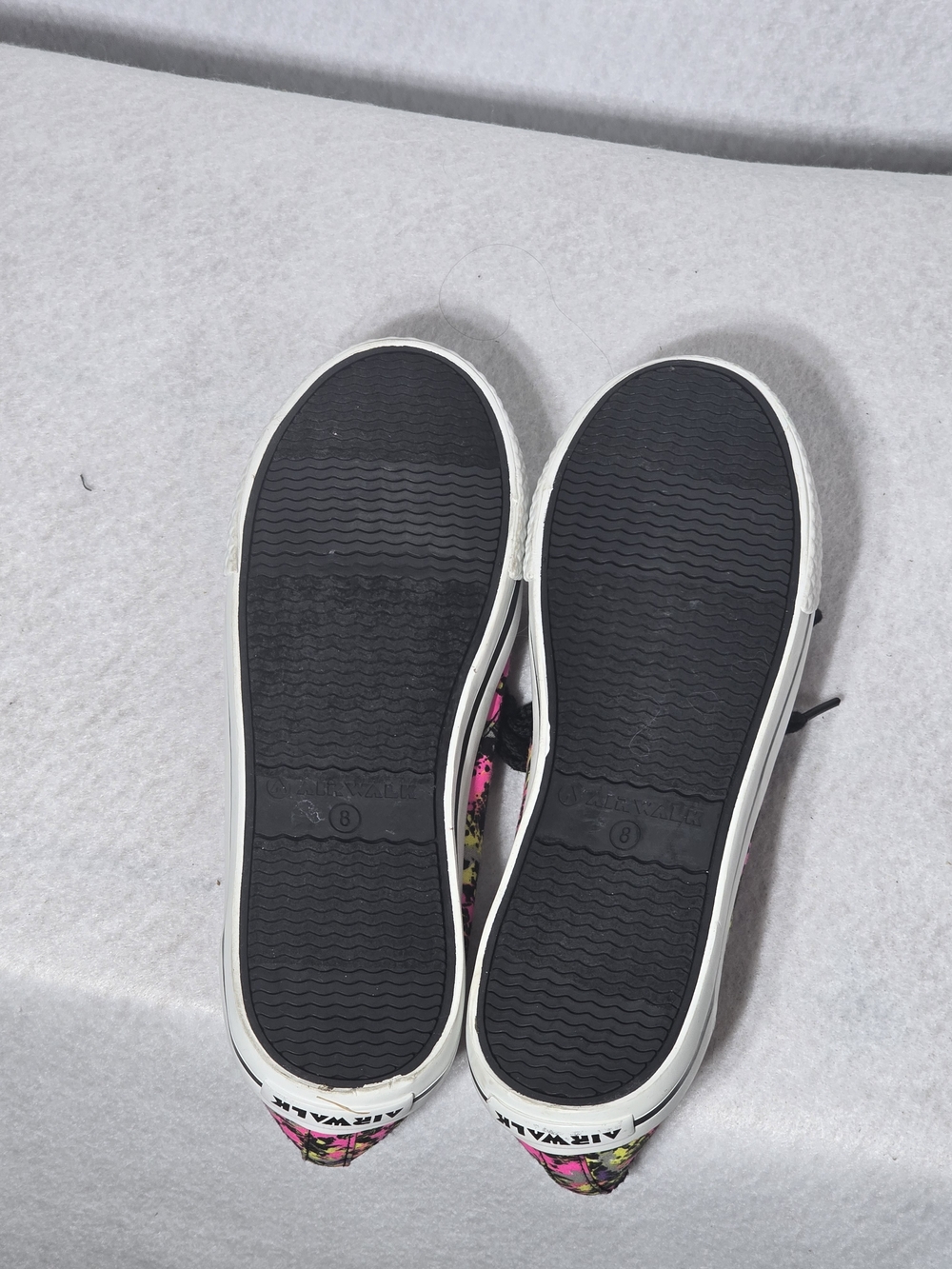 Black Canvas Sneakers with Neon Paint-Splash From Airwalk Size 8 - Picture 6 of 6